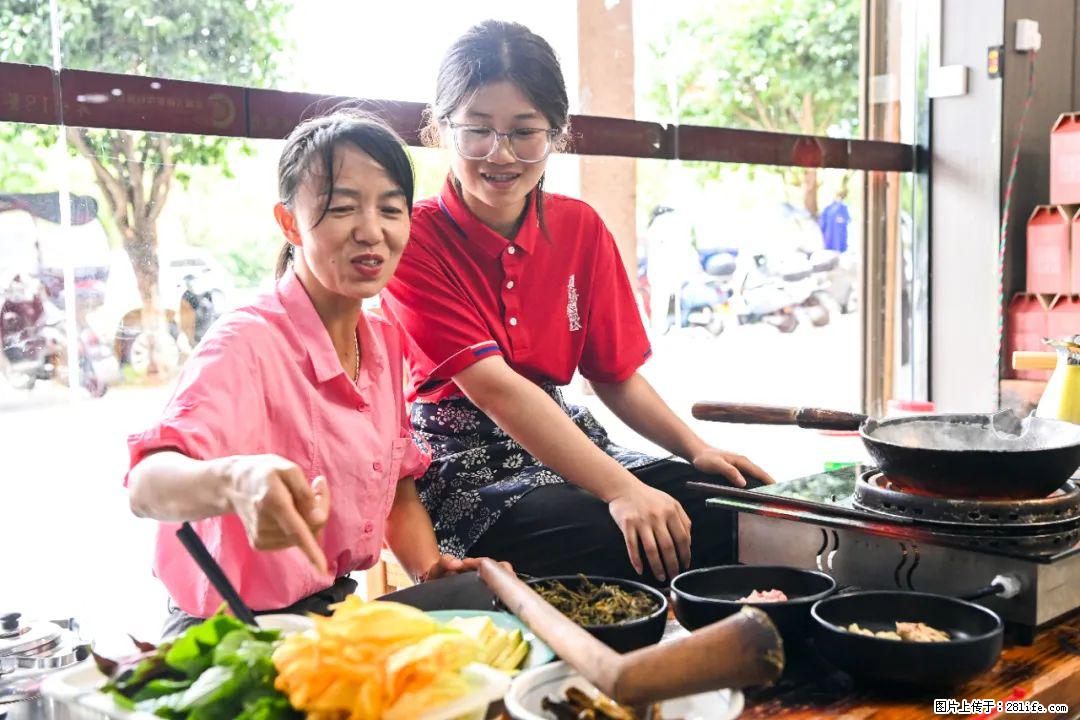 全网追的“扁担女孩”，找了一份暑假工，时薪12元 - 广安生活资讯 - 广安28生活网 ga.28life.com